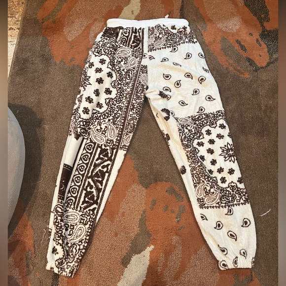 Fuzzy Bandana Print Sweatpants Size M - Picture 2 of 3